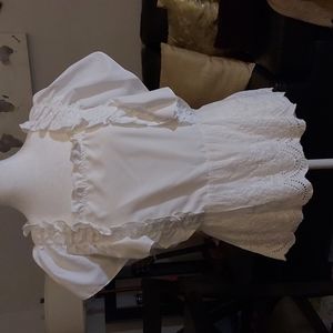 Beautiful white cotton top with flutter short sleeves size large